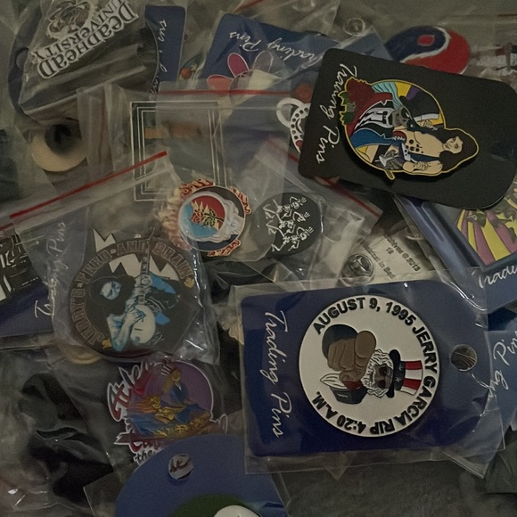 Lot of 10 relix original grateful dead pins mystery packs - Picture 8 of 12